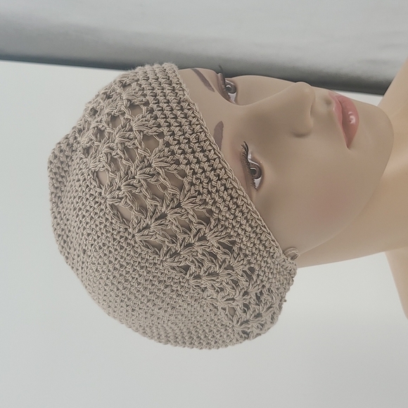 Bundle of Women's Hat Beanies - Picture 7 of 7